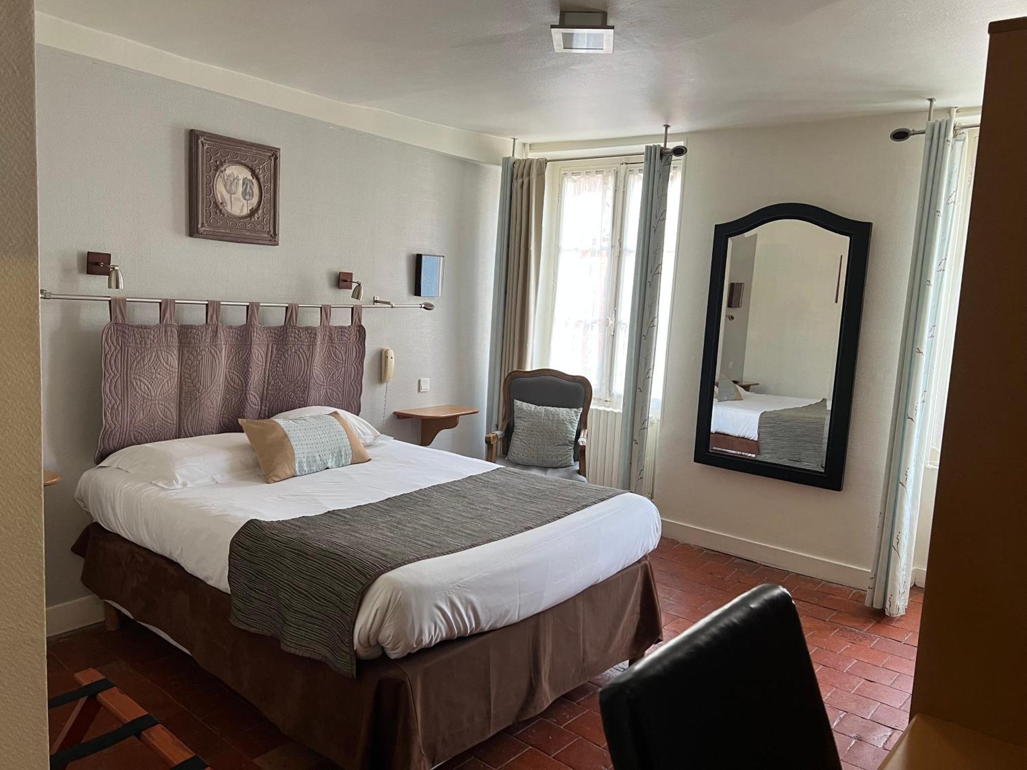 Hotel Le Grand Monarque Donzy Zewnętrze zdjęcie